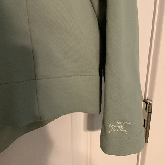 Arc’teryx Seafoam Green Top - Picture 2 of 4